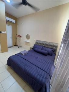 Postel nebo postele na pokoji v ubytování HM HOMESTAY TAWAU