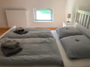 a bedroom with two beds with towels on them at Ferienwohnung Alte Schmiede mit Gutspark in Rambin