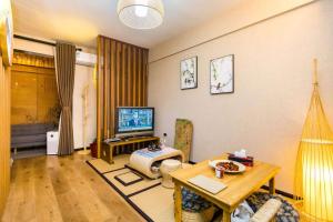TV a/nebo společenská místnost v ubytování Sakura Apartment