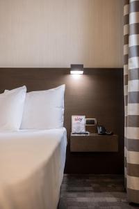 Postel nebo postele na pokoji v ubytování Hotel Ovest