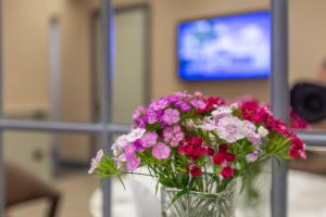 TV a/nebo společenská místnost v ubytování Nizami Central Park Hotel