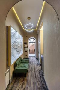 Postel nebo postele na pokoji v ubytování Nizami Central Park Hotel