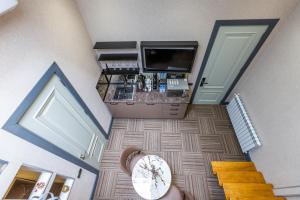 TV a/nebo společenská místnost v ubytování Nizami Central Park Hotel