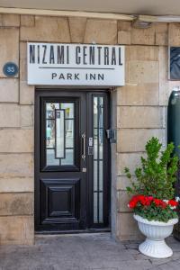 Exteriér nebo vchod ubytování Nizami Central Park Hotel