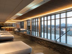 Bazén v ubytování Elite Hotel Frost - Hotel & Spa nebo v jeho okolí