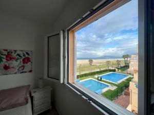 Bazén v ubytovaní Duplex Surla Pájaro vistas al mar alebo v jeho blízkosti
