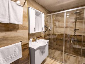Koupelna v ubytování Quinnova Hotel