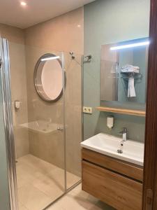 Koupelna v ubytování Numi Hotel