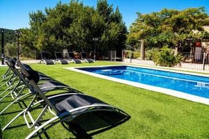 Bazén v ubytování Apartamentos rurales La Alquería del Pilar nebo v jeho okolí