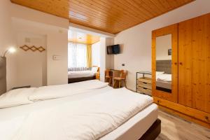 Postel nebo postele na pokoji v ubytování Hotel Oswald