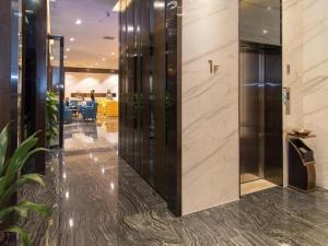 a lobby with a glass wall in a building at Zmax Qingyuan Yiwu Trade City in Qingyuan