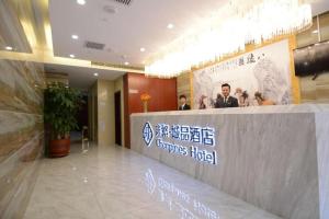 Chonpines Hotel Beijing Daxing Airport Caoqiao Metro Station大厅或接待区