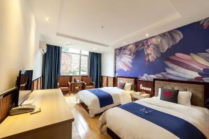 Postel nebo postele na pokoji v ubytování PAI Hotels·Zigong Rong County Dafosi South Bus Station + 132 fotografií