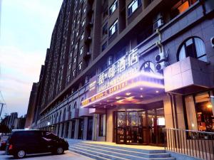 a black car parked in front of a building at James Joyce Coffetel·Huludao Xingcheng Seaside Tourist Scenic Spot in Huludao