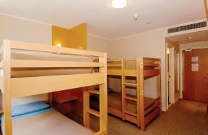 Letto o letti a castello in una camera di The Salisbury - YMCA of Hong Kong