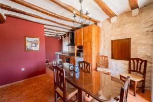 Kuchyň nebo kuchyňský kout v ubytování Apartamentos rurales La Alquería del Pilar