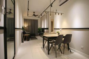 Χώρος καθιστικού στο Platino Apartment by Comfort Places Management