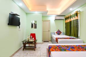 Postel nebo postele na pokoji v ubytování FabHotel JBL - Near Kolkata Airport