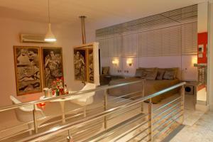 a living room with a bed and a balcony at Motel Acqua (Adult Only) in Curitiba