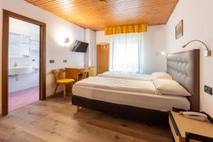 Postel nebo postele na pokoji v ubytování Hotel Oswald