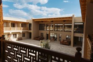 Μπαλκόνι ή βεράντα στο Karvon saroy hotel