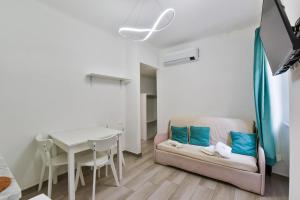 a living room with a couch and a table at VILLA IRMA in Varigotti