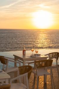 Galeriebild der Unterkunft Rocks and Waves Sifnos in Kamarai + 49 Fotos