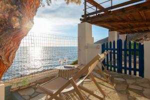 Galeriebild der Unterkunft Rocks and Waves Sifnos in Kamarai