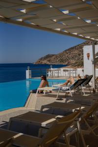 Galeriebild der Unterkunft Rocks and Waves Sifnos in Kamarai