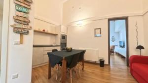 A kitchen or kitchenette at Palazzo Pinto B&B