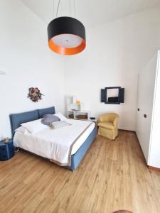 A bed or beds in a room at Palazzo Pinto B&B