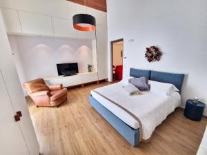 A bed or beds in a room at Palazzo Pinto B&B