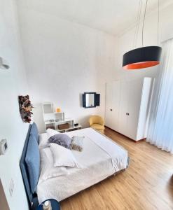 A bed or beds in a room at Palazzo Pinto B&B