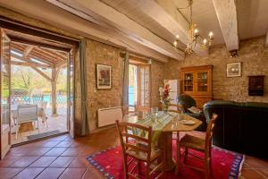 a living room with a table and a couch at La Mijotière - maison avec piscine et grand jardin in Thénac