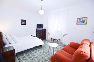 Televízia a/alebo spoločenská miestnosť v ubytovaní Letmalaga Soho Apartments