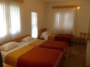 Ένα ή περισσότερα κρεβάτια σε δωμάτιο στο Ξενοδοχείο Μάρκος