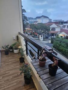 Balkón nebo terasa v ubytování GoldenOne Đà Lạt