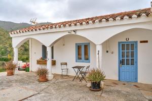 Nespecifikovaný výhled na hory nebo výhled na hory při pohledu z vily