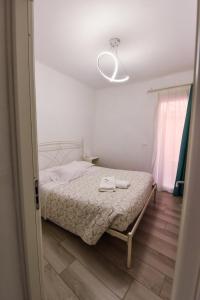 a bedroom with a bed and a light on the ceiling at VILLA IRMA in Varigotti