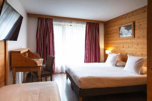 Postel nebo postele na pokoji v ubytování Hotel Alpen Roc + 23 fotografií