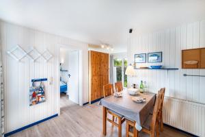 Η κουζίνα ή μικρή κουζίνα στο Möve Aba Bungalow 66