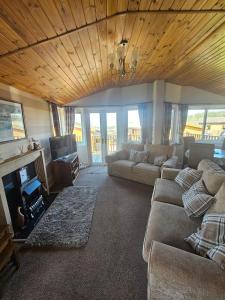 Μια τηλεόραση ή/και κέντρο ψυχαγωγίας στο Cosy Coastal Lodge