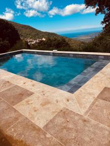 Πισίνα στο ή κοντά στο Maison à la campagne.