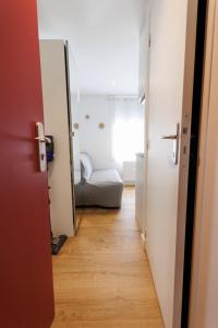 Postel nebo postele na pokoji v ubytování Idéal pro/solo* Studio d'archi coeur de ville * WiFi * Calme * Mon Groom