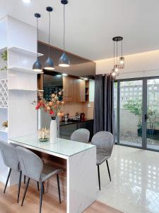 Η κουζίνα ή μικρή κουζίνα στο Happy home