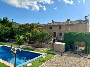 Bazén v ubytování Apartamentos rurales La Alquería del Pilar nebo v jeho okolí