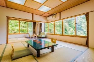Posezení v ubytování Ooedo Onsen Monogatari Premium Ikaho