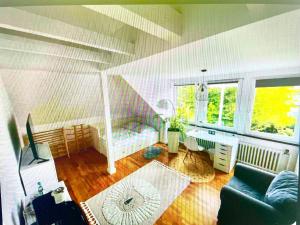 Χώρος καθιστικού στο (Messe)Zimmer mit Bad und Ankleideraum + Parkplatz