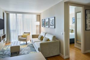 Гостиная зона в Residence Inn by Marriott Edinburgh