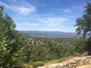 Un paisaje natural cerca del camping